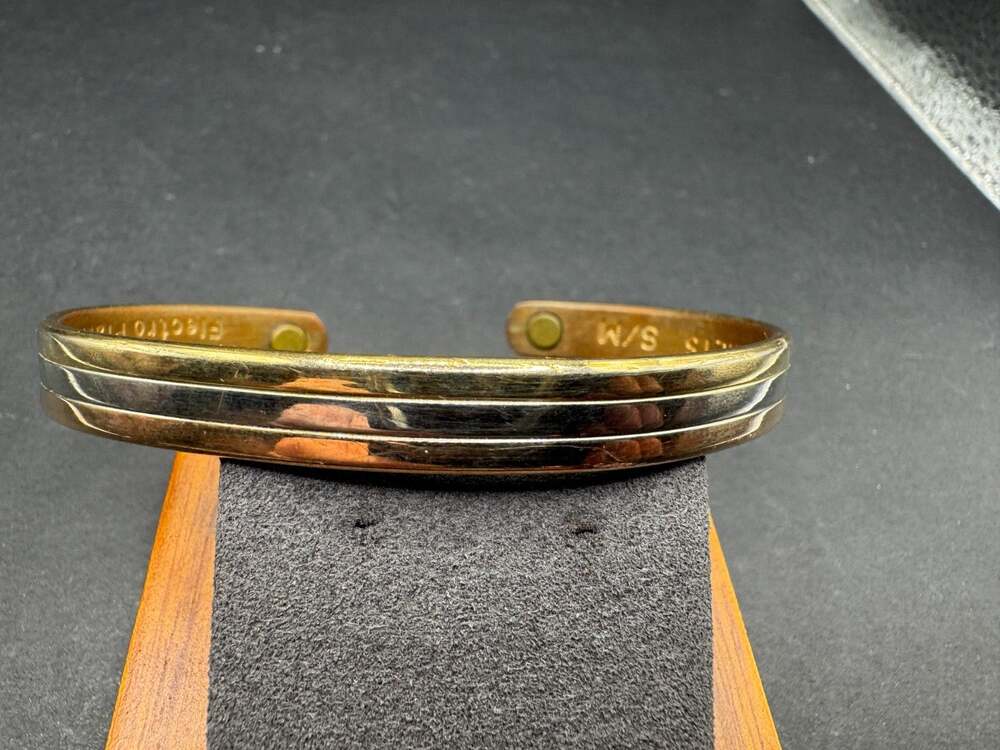 Misco 24k GOLD Electro Plated BANGLE Cuff Bracelet Magnetic Ribbed S/M 65.3mm